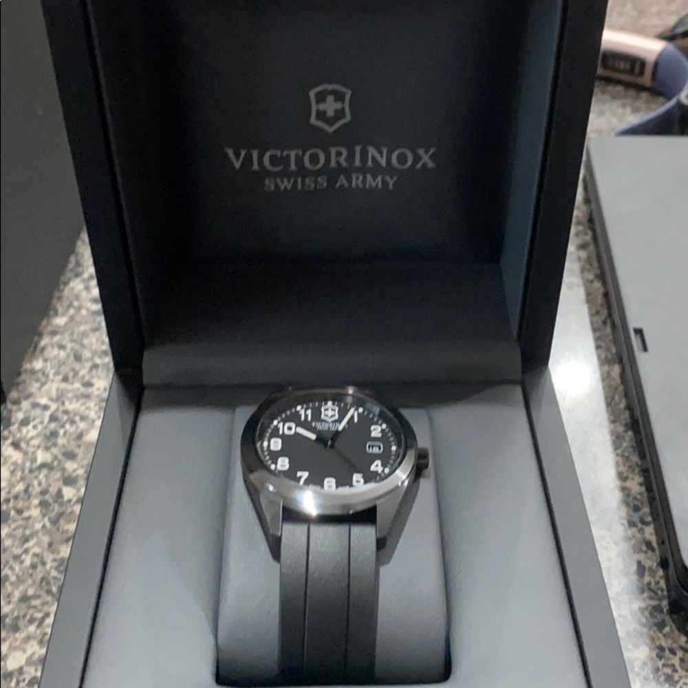 Victorinox Men’s Swiss Army Garrison Watch